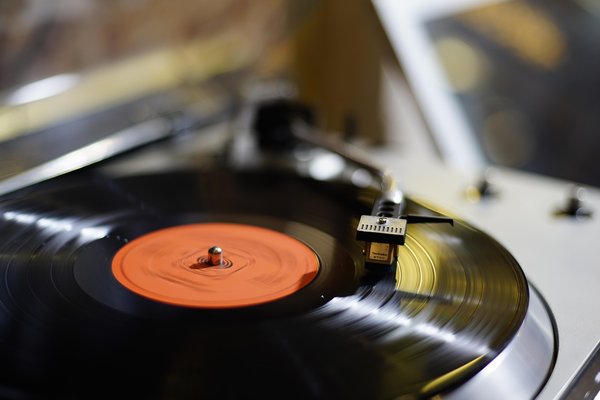 Vinyles incontournables de la musique house et électro